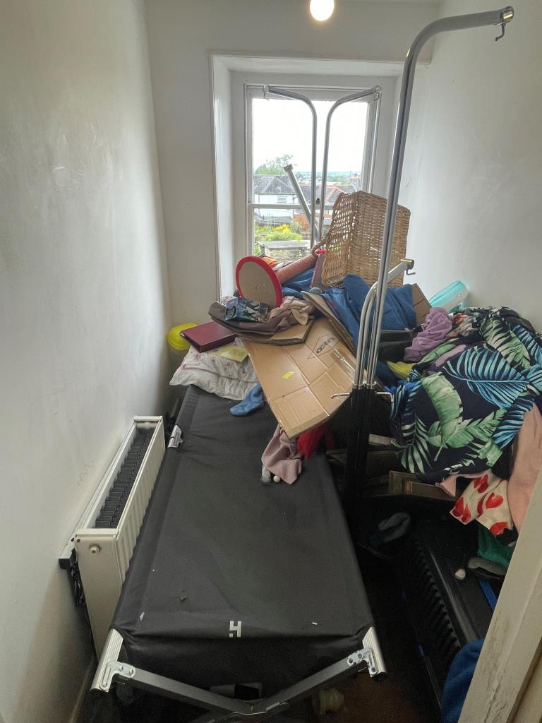 Lot: 66 - COTTAGE FOR IMPROVEMENT - Further room located on first floor